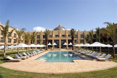Sibaya lodge breakfast Price: From R 1830 to R 2330 per room, incl